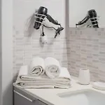 2-bedroom In With Free Parking And Air Conditioning * Alba (Piedmont)
