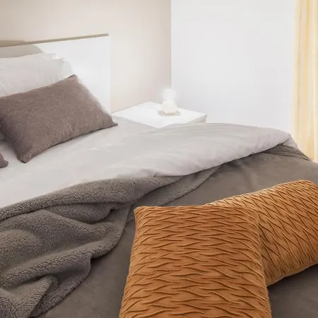 2-bedroom In With Free Parking And Air Conditioning Apartment
