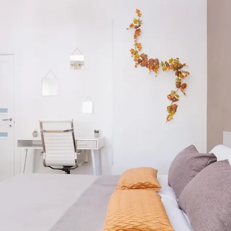 Appartement 2-bedroom In With Free Parking And Air Conditioning