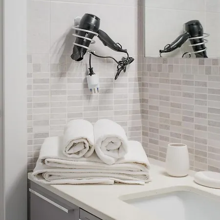 2-bedroom In With Free Parking And Air Conditioning * Alba (Piedmont)