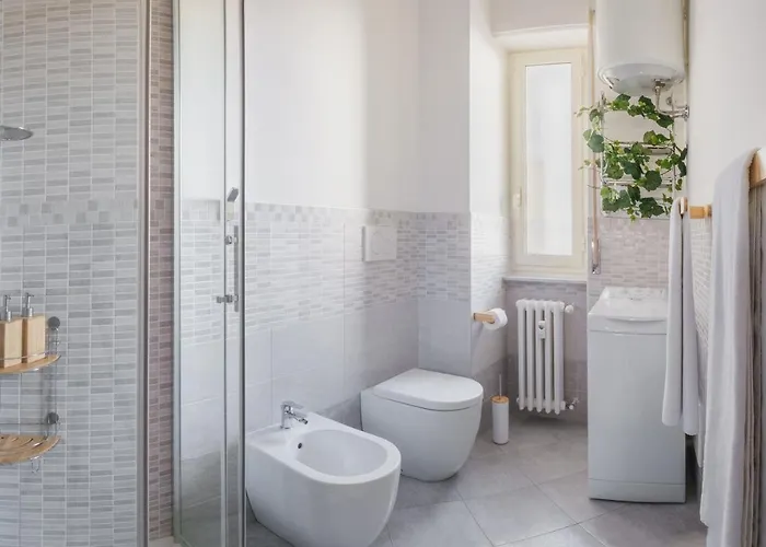 2-bedroom In With Free Parking And Air Conditioning Apartment *