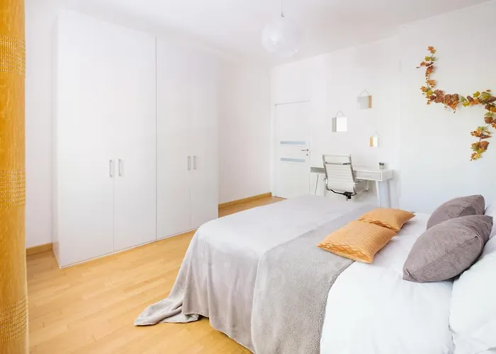 2-bedroom In With Free Parking And Air Conditioning *