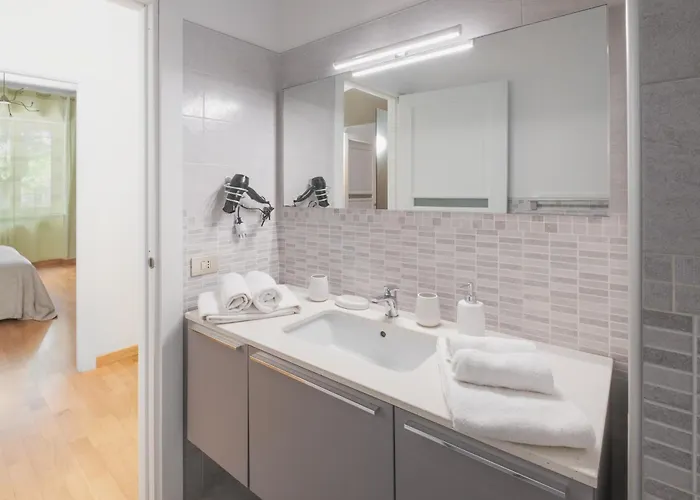 2-bedroom In With Free Parking And Air Conditioning Apartment *