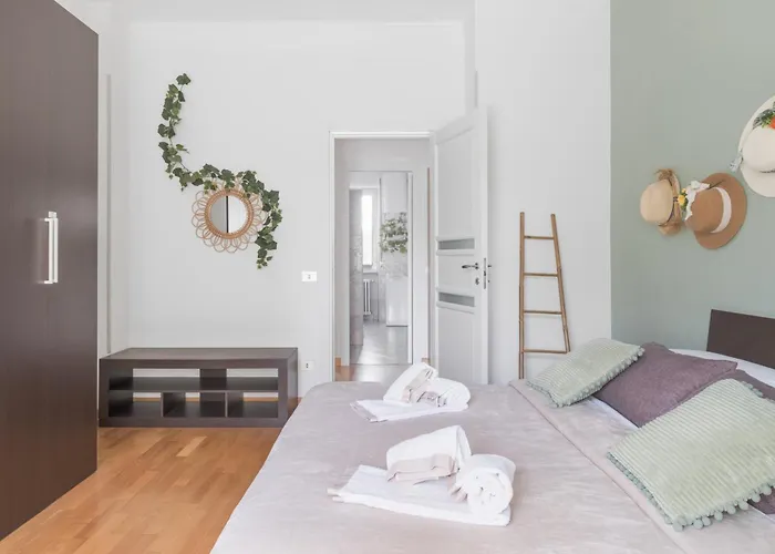 2-bedroom In With Free Parking And Air Conditioning Apartment